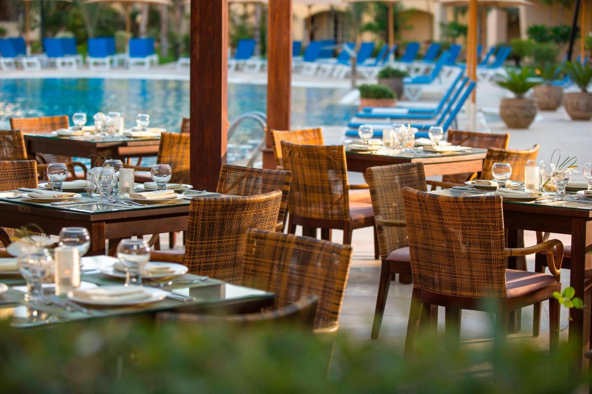 Renaissance Cairo Mirage City Hotel Екстериор снимка The restaurant