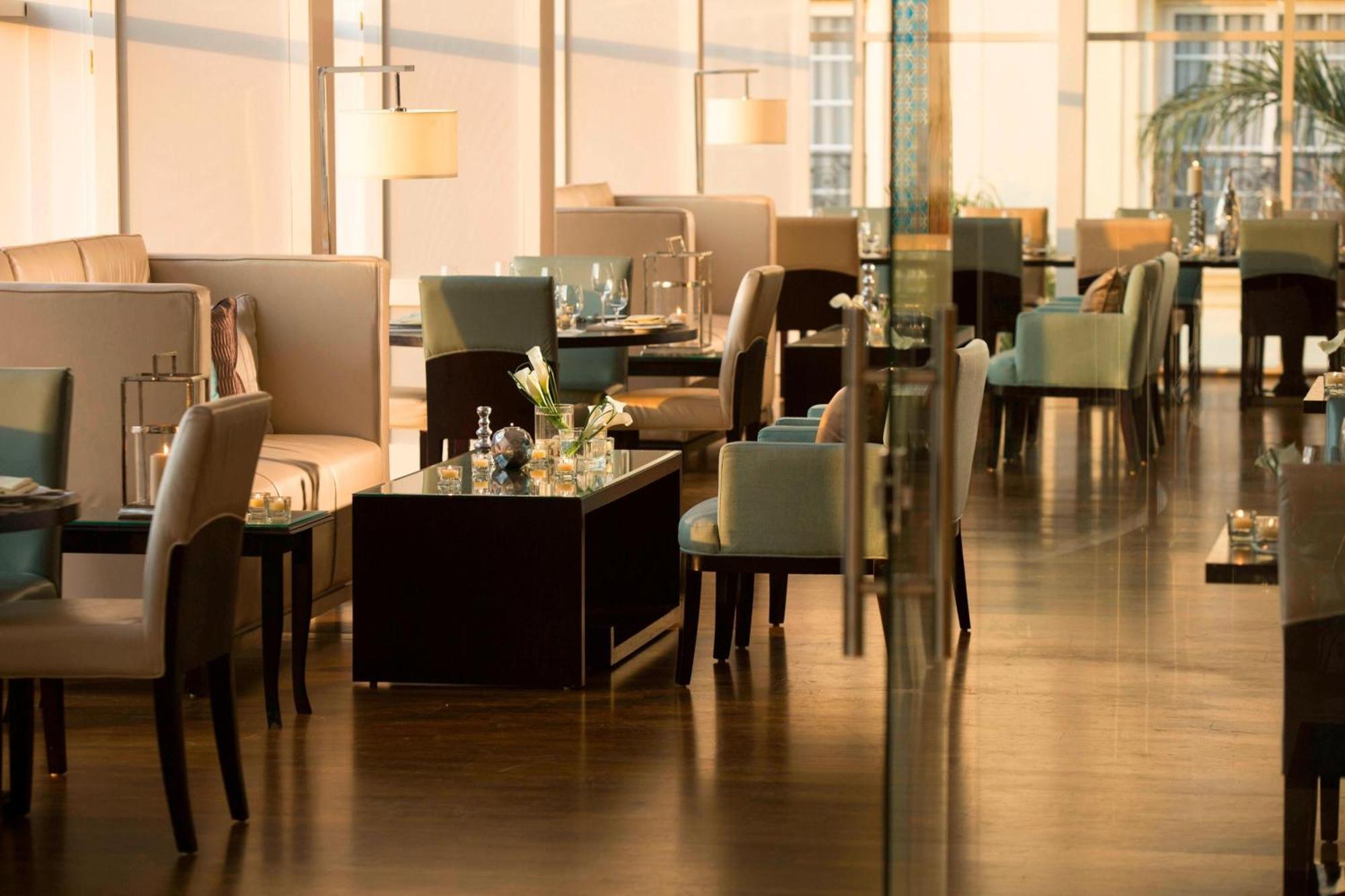 Renaissance Cairo Mirage City Hotel Екстериор снимка The lounge at the airport
