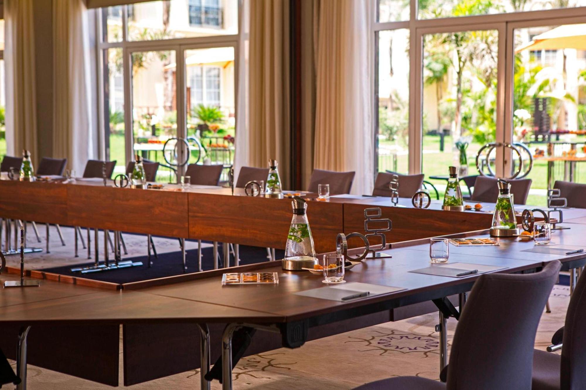 Renaissance Cairo Mirage City Hotel Екстериор снимка Meeting room