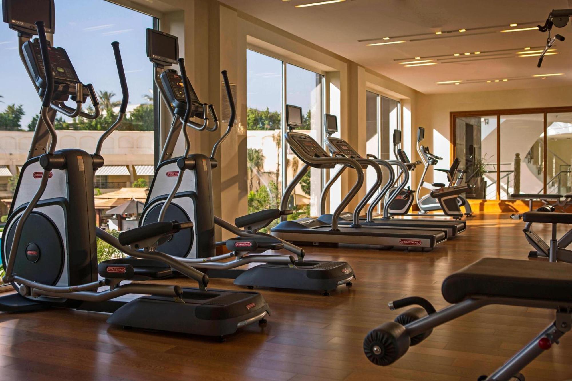 Renaissance Cairo Mirage City Hotel Екстериор снимка A gym at a hotel