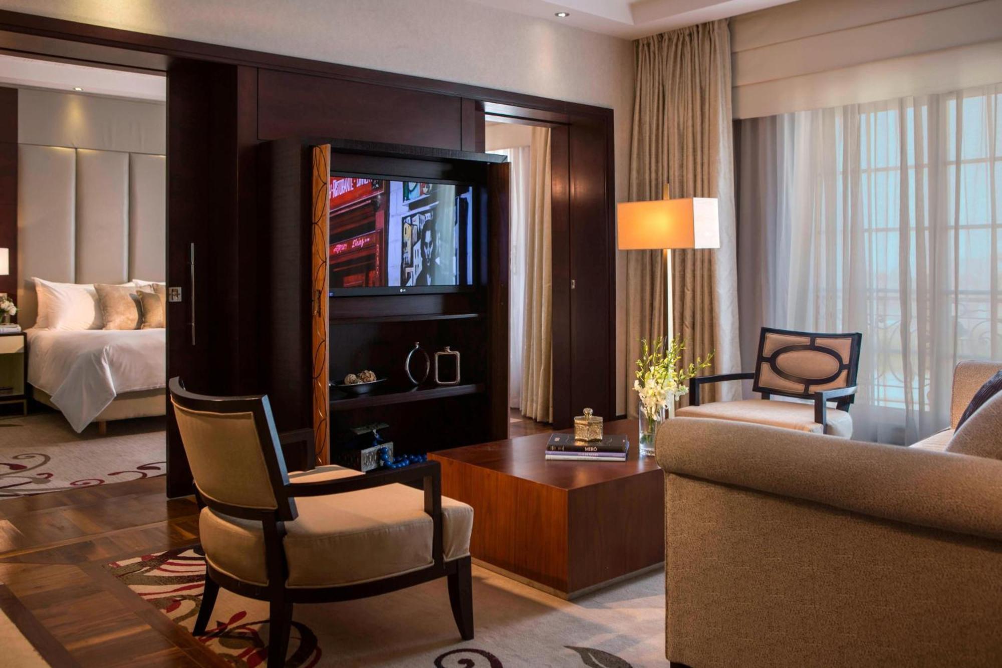 Renaissance Cairo Mirage City Hotel Екстериор снимка A suite at the Taj Mahal Palace, Mumbai