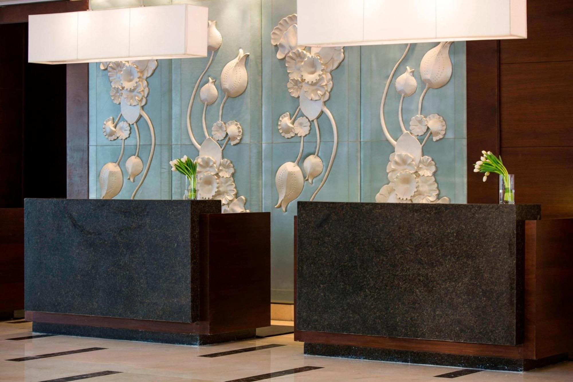 Renaissance Cairo Mirage City Hotel Екстериор снимка The lobby of the Ritz-Carlton, Dubai